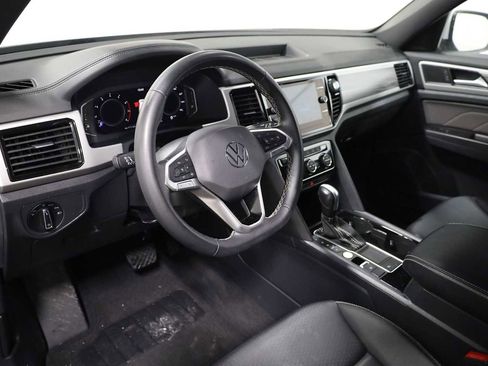 Used 2023 Volkswagen Atlas Cross Sport SE image 4