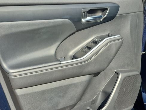 Certified 2025 Toyota Highlander XLE AWD/4WD image 14