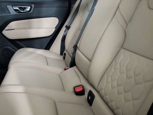 Used 2027 Volvo XC60 B5 Core AWD/4WD image 28