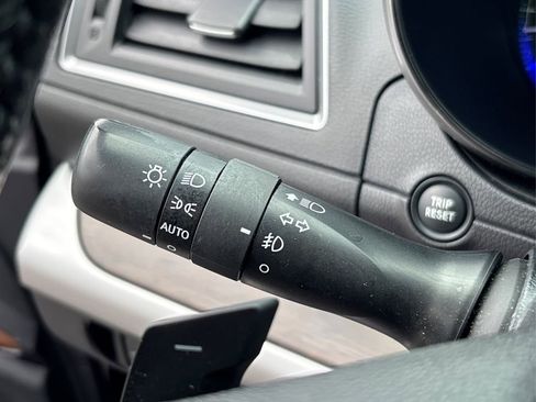 Used 2017 Subaru Outback 2.5i Touring image 27