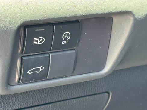 Used 2023 Toyota Highlander LE AWD/4WD image 12