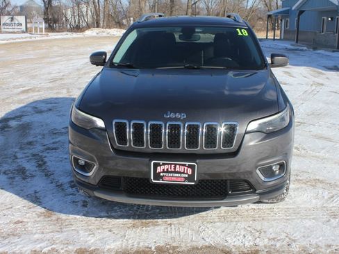 Used 2019 Jeep Cherokee Limited image 3