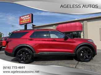 Used 2024 Ford Explorer ST-Line w/ Class IV Trailer Tow Package image 1