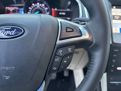 Used 2017 Ford Edge Titanium w/ Technology Package image 19