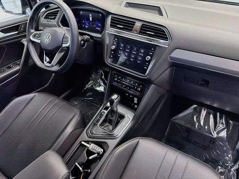 Used 2022 Volkswagen Tiguan SE FWD image 12