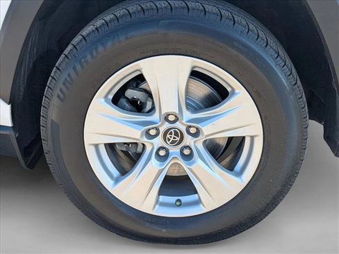 Used 2021 Toyota RAV4 XLE image 21