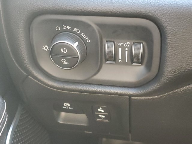 Used 2023 RAM 1500 Laramie AWD/4WD image 18