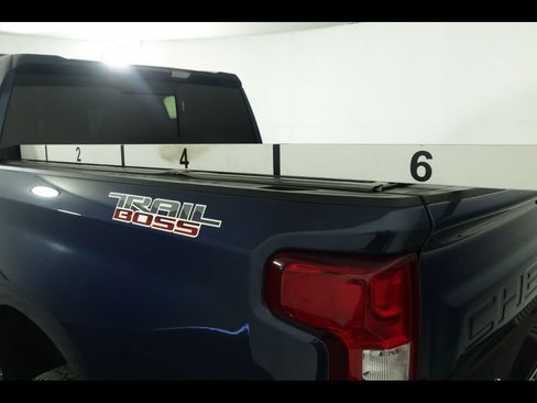 Used 2021 Chevrolet Silverado 1500 LT Trail Boss w/ Convenience Package II AWD/4WD image 12