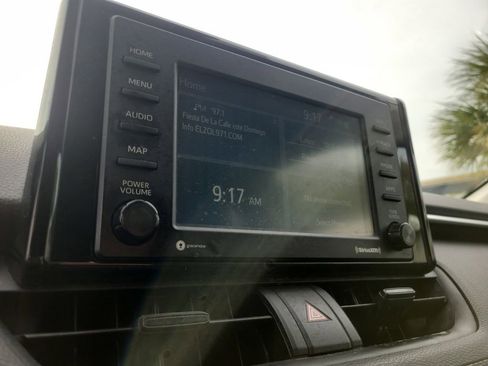 Used 2021 Toyota RAV4 LE image 19