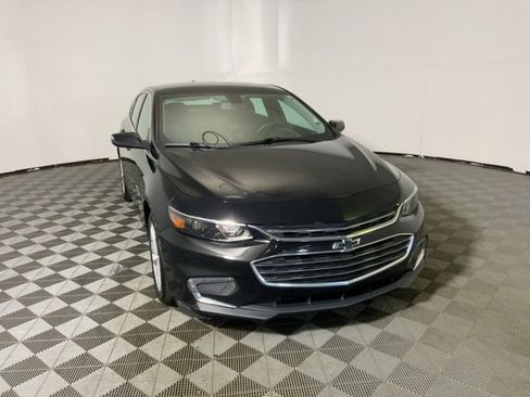 Used 2017 Chevrolet Malibu LT image 4