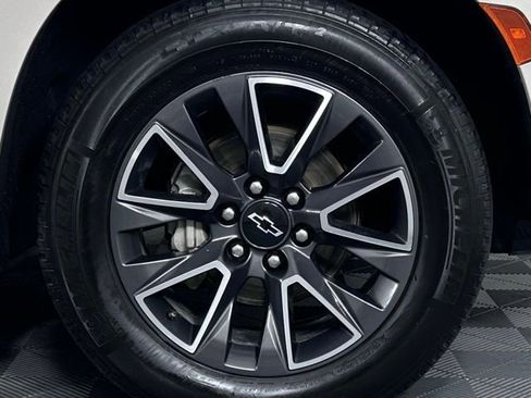 Used 2021 Chevrolet Suburban Z71 w/ Z71 Off-Road Package image 9