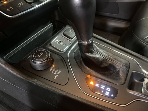 Used 2021 Jeep Cherokee Latitude Plus w/ Security Package image 16