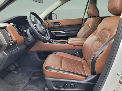 Used 2024 Nissan Pathfinder Platinum w/ Cargo Package image 14