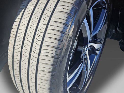 Used 2019 Volvo XC60 T8 R-Design w/ Advanced Package image 18