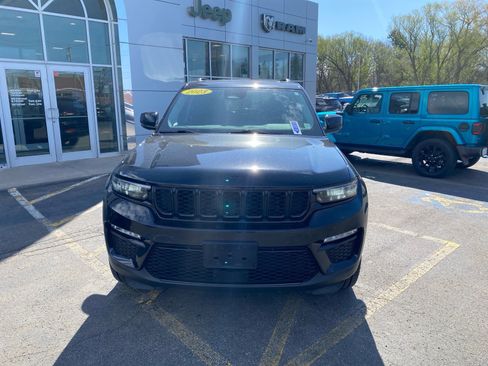 Used 2023 Jeep Grand Cherokee Limited w/ Black Appearance Package AWD/4WD image 57