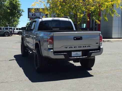 Used 2021 Toyota Tacoma TRD Off-Road w/ TRD Premium Off Road Package AWD/4WD image 7