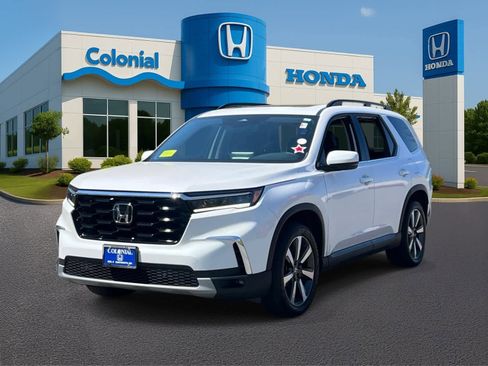 Used 2023 Honda Pilot Touring image 2