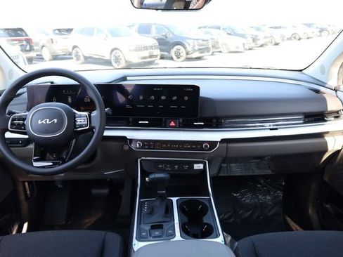New 2026 Kia Carnival LX FWD image 13