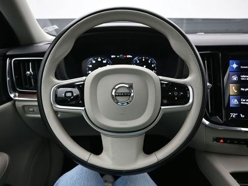 Used 2020 Volvo S60 T5 Momentum FWD image 22
