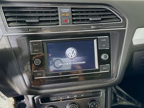 Used 2020 Volkswagen Tiguan S image 18