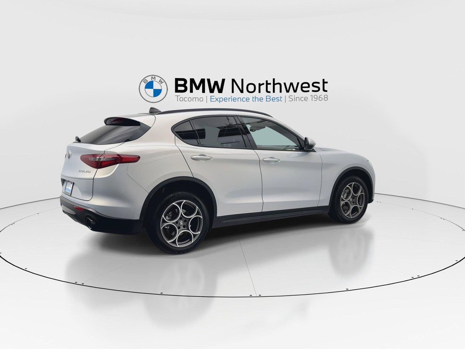 Used 2023 Alfa Romeo Stelvio Sprint AWD/4WD image 3