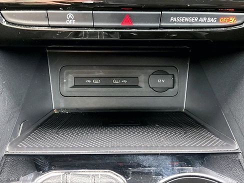 Used 2022 Volkswagen Atlas Cross Sport SE image 17