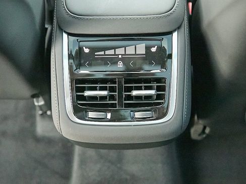 New 2026 Volvo XC90 B6 Plus w/ Protection Package Premier image 23