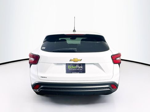 Used 2024 Chevrolet Trax LS image 7