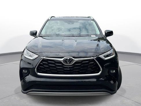 Certified 2025 Toyota Highlander Platinum AWD/4WD image 4
