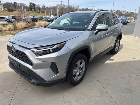 Used 2025 Toyota RAV4 XLE image 3
