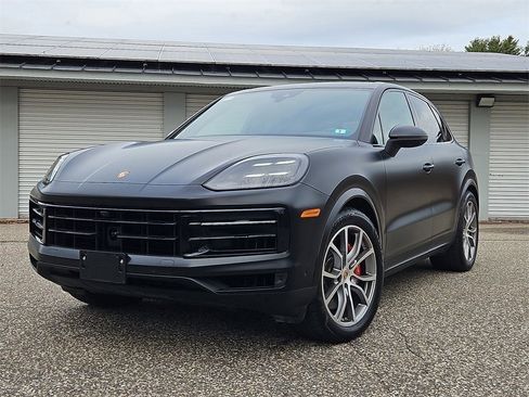 Certified 2024 Porsche Cayenne S image 1