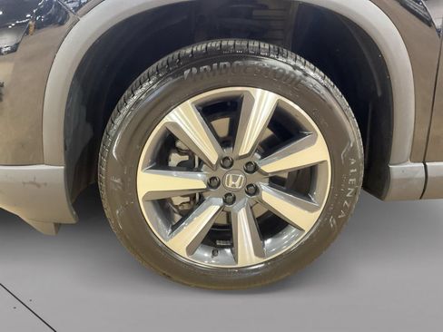 Used 2023 Honda Pilot Touring image 3