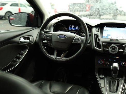 Used 2017 Ford Focus Titanium FWD image 35