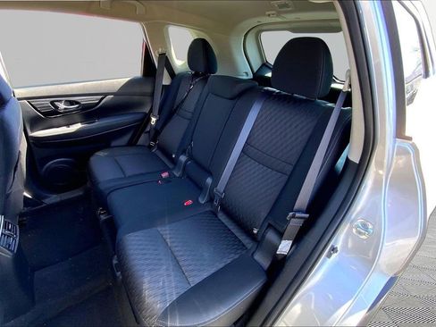 Used 2018 Nissan Rogue S image 16