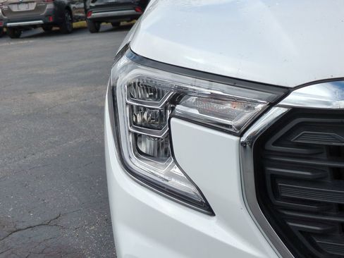 Used 2024 GMC Terrain SLE AWD/4WD image 10