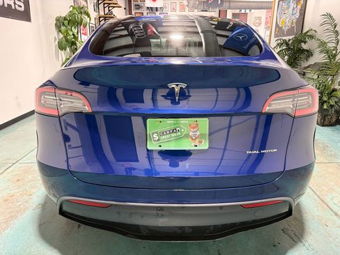 Used 2021 Tesla Model Y Long Range image 5