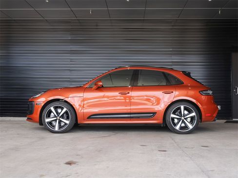 Certified 2022 Porsche Macan GTS image 2