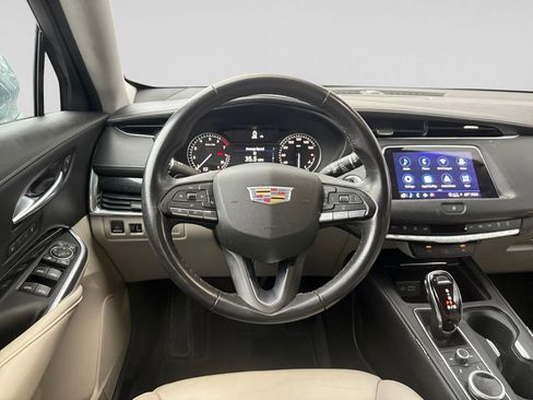 Used 2023 Cadillac XT4 Premium Luxury image 13