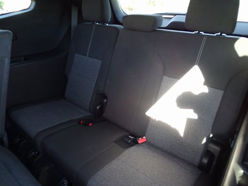 Used 2025 GMC Acadia Elevation image 9