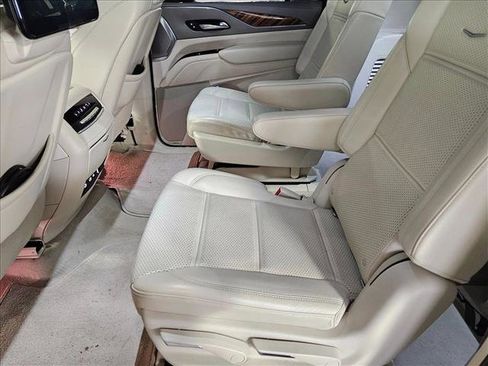 Used 2021 Cadillac Escalade ESV Premium Luxury Platinum image 12