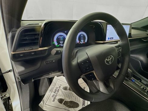 Used 2023 Toyota Crown AWD/4WD image 11