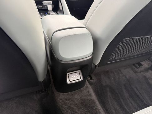 Used 2025 Hyundai Elantra Limited image 24