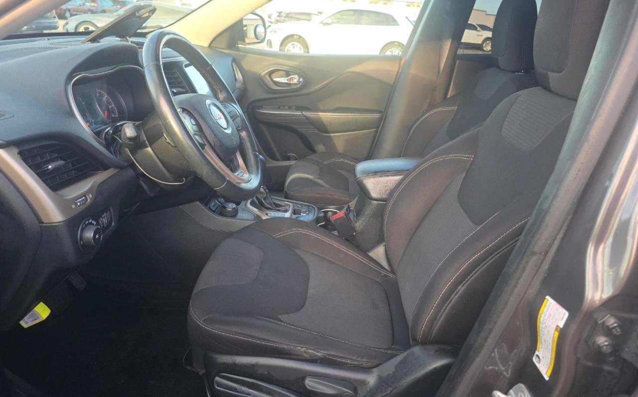 Used 2015 Jeep Cherokee Latitude AWD/4WD image 10