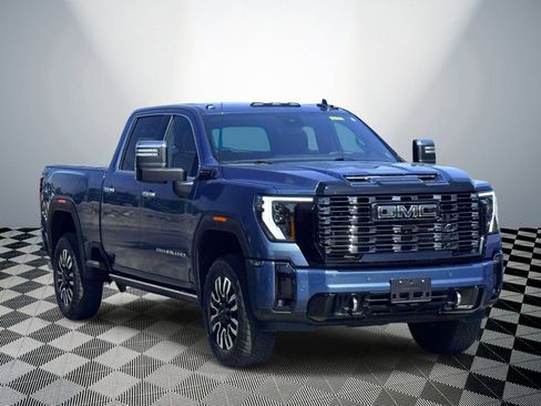 Used 2025 GMC Sierra 3500 Denali Ultimate AWD/4WD image 4