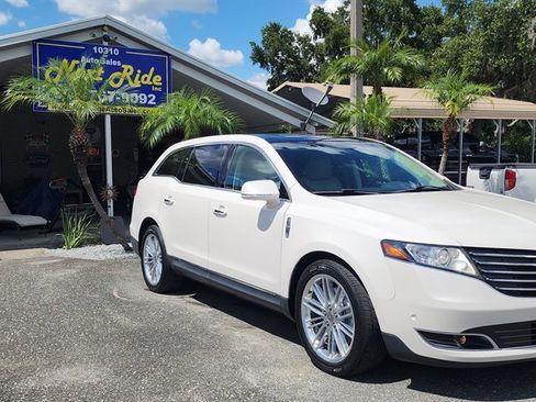 Used 2018 Lincoln MKT AWD w/ Technology Package image 2