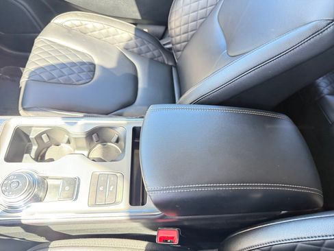 Used 2023 Ford Edge Titanium AWD/4WD image 14