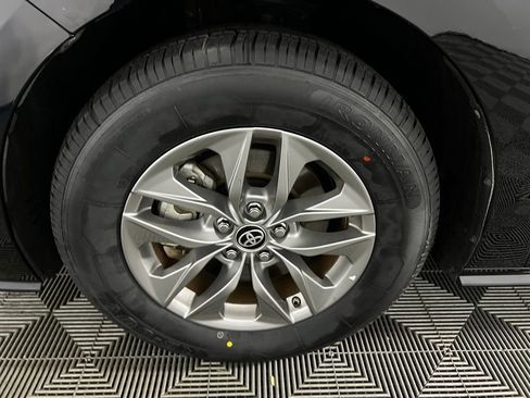 Used 2024 Toyota Sienna LE image 12