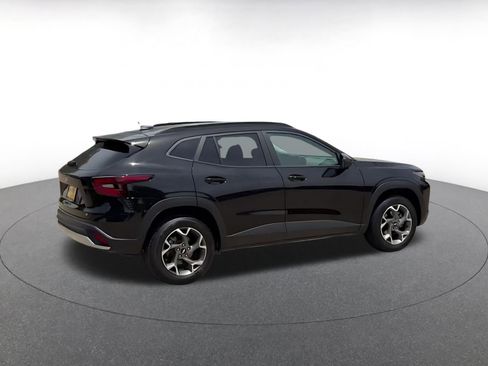 Used 2025 Chevrolet Trax LT w/ LT Convenience Package FWD image 12