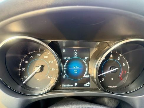 Used 2019 Jaguar F-PACE Premium image 26