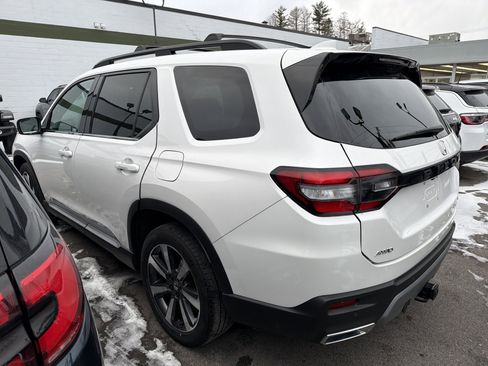 Used 2023 Honda Pilot Touring image 5